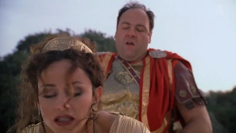 2 сезон 4 серия: Коммендатори