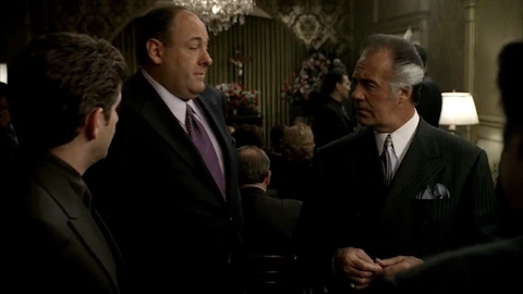 6 сезон 1 серия: Только для членов клуба